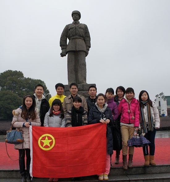 “学雷锋，献爱心”——中国共产主义青年团ky体育(中国)官方网站集团股份有限公司委员会开展慰问贫困学生助学活动