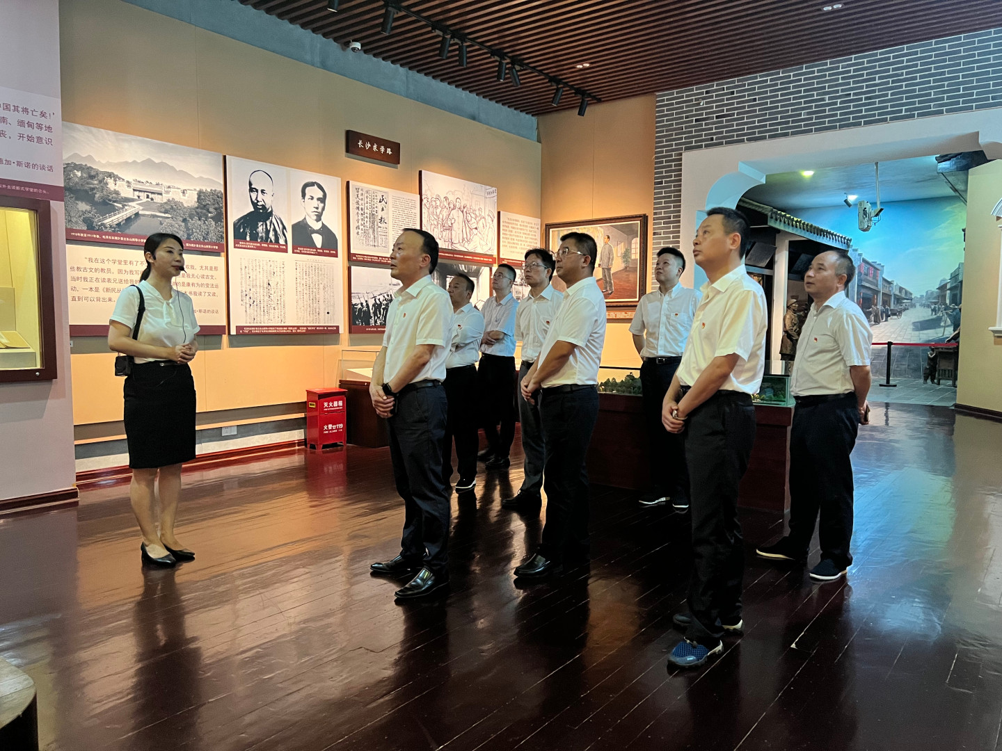 公司党委理论学习中心组开展第7次集体学习暨“不忘初心、牢记使命”主题党日活动 公司党委理论学习中心组开展第7次集体学习暨“不忘初心、牢记使命”主题党日活动