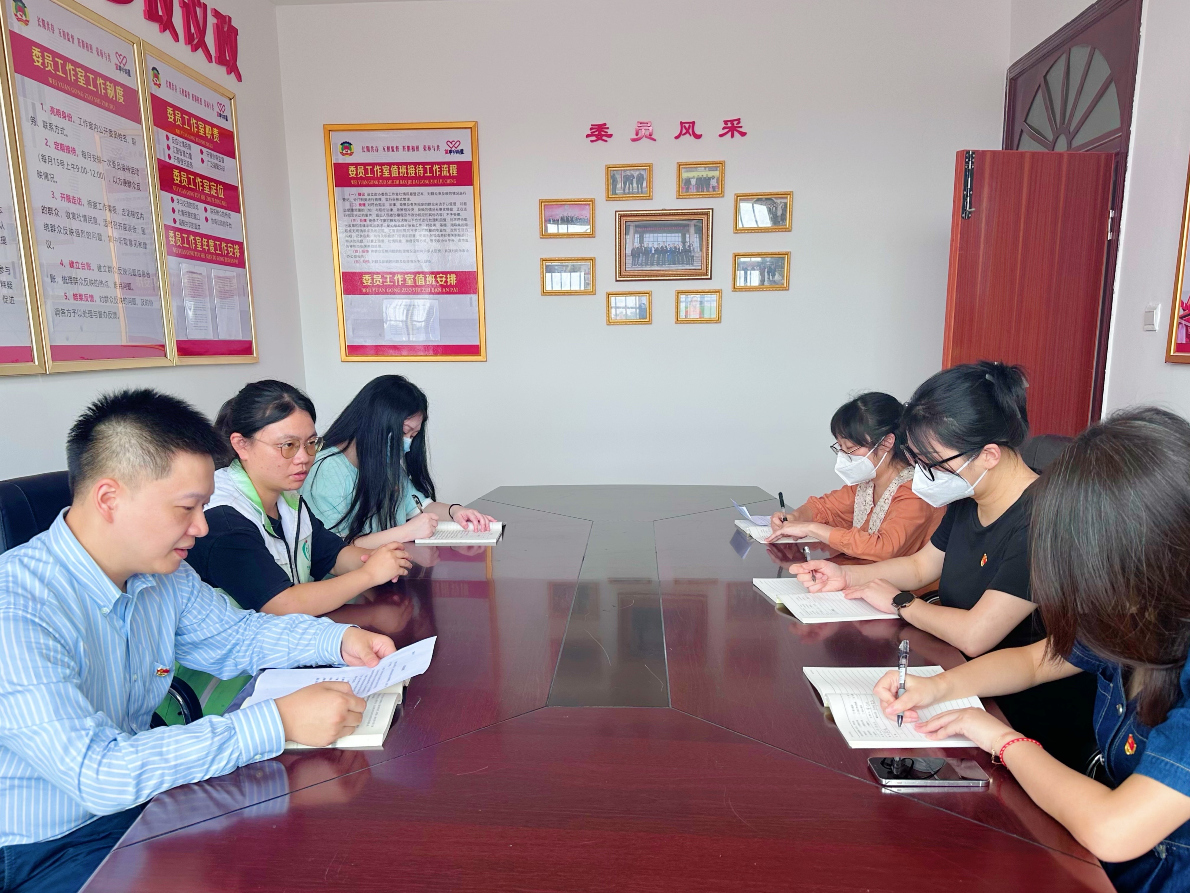 党群与人力资源部党支部深入开展“一月一课一片一实践”活动 党群与人力资源部党支部深入开展“一月一课一片一实践”活动