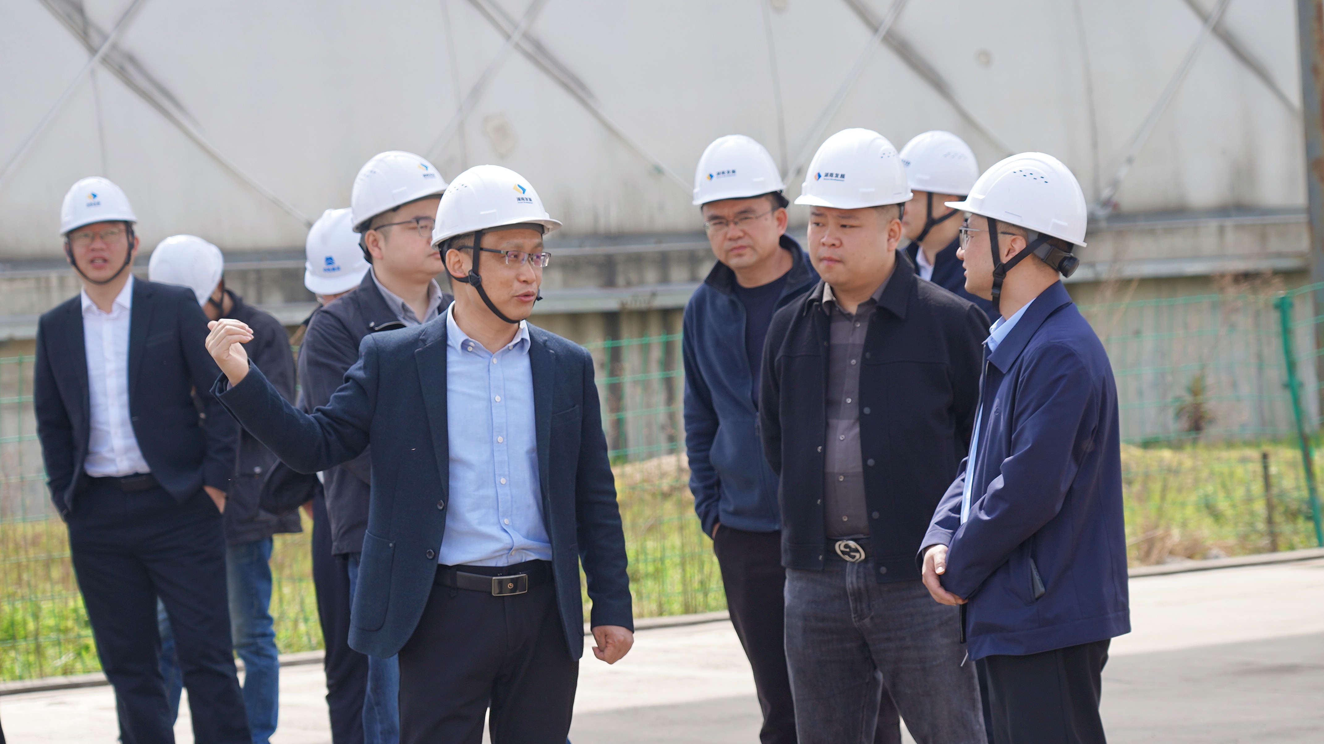 沅江市副市长雷亮调研ky体育(中国)官方网站机制砂和砂石集散中心项目 沅江市副市长雷亮调研ky体育(中国)官方网站机制砂和砂石集散中心项目