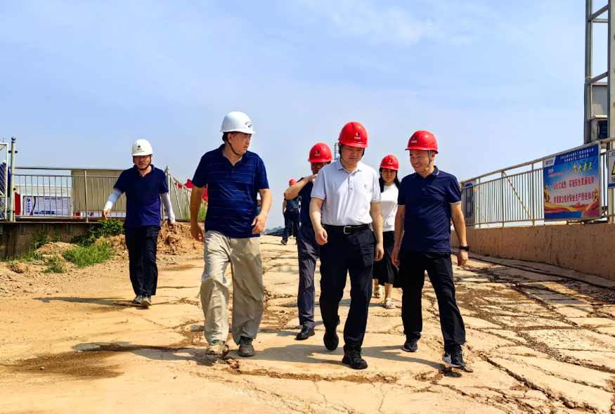 张小雁赴株洲航电开展项目建设攻坚调研和“夏送清凉”慰问活动 张小雁赴株洲航电开展项目建设攻坚调研和“夏送清凉”慰问活动